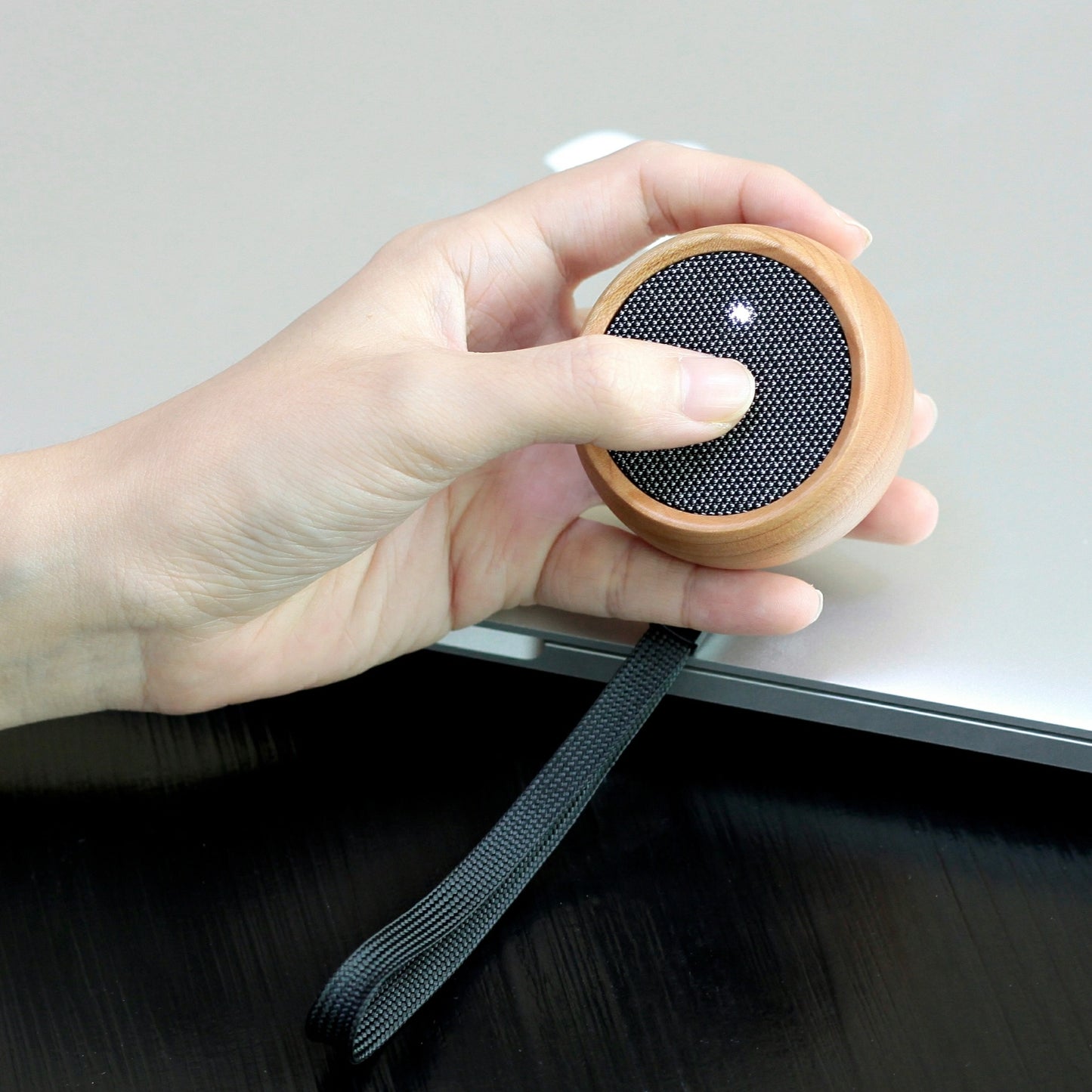 Tumbler Selfie Speaker- Walnut