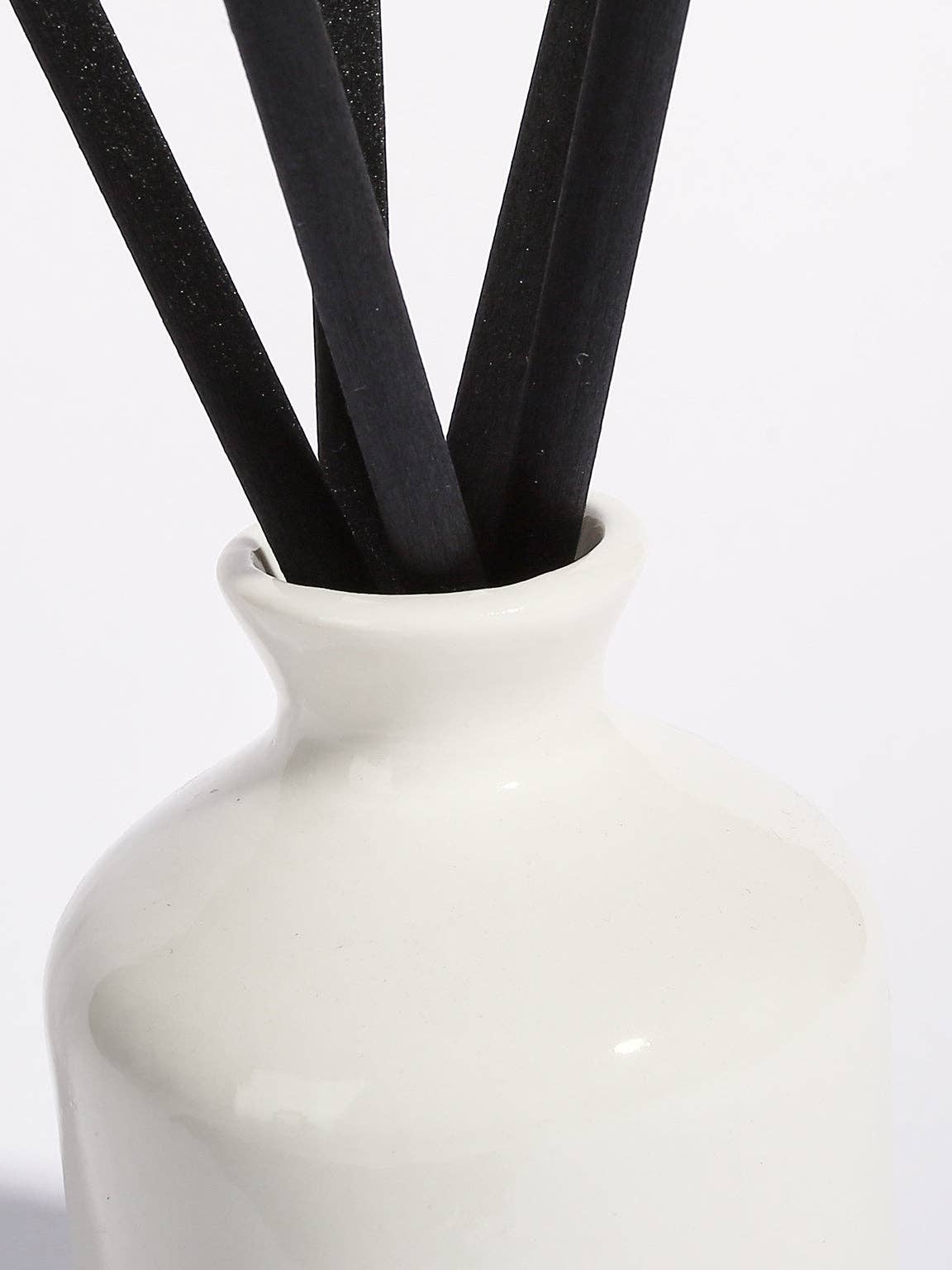 Fresh Linen Ceramic Reed Diffuser - 100ml