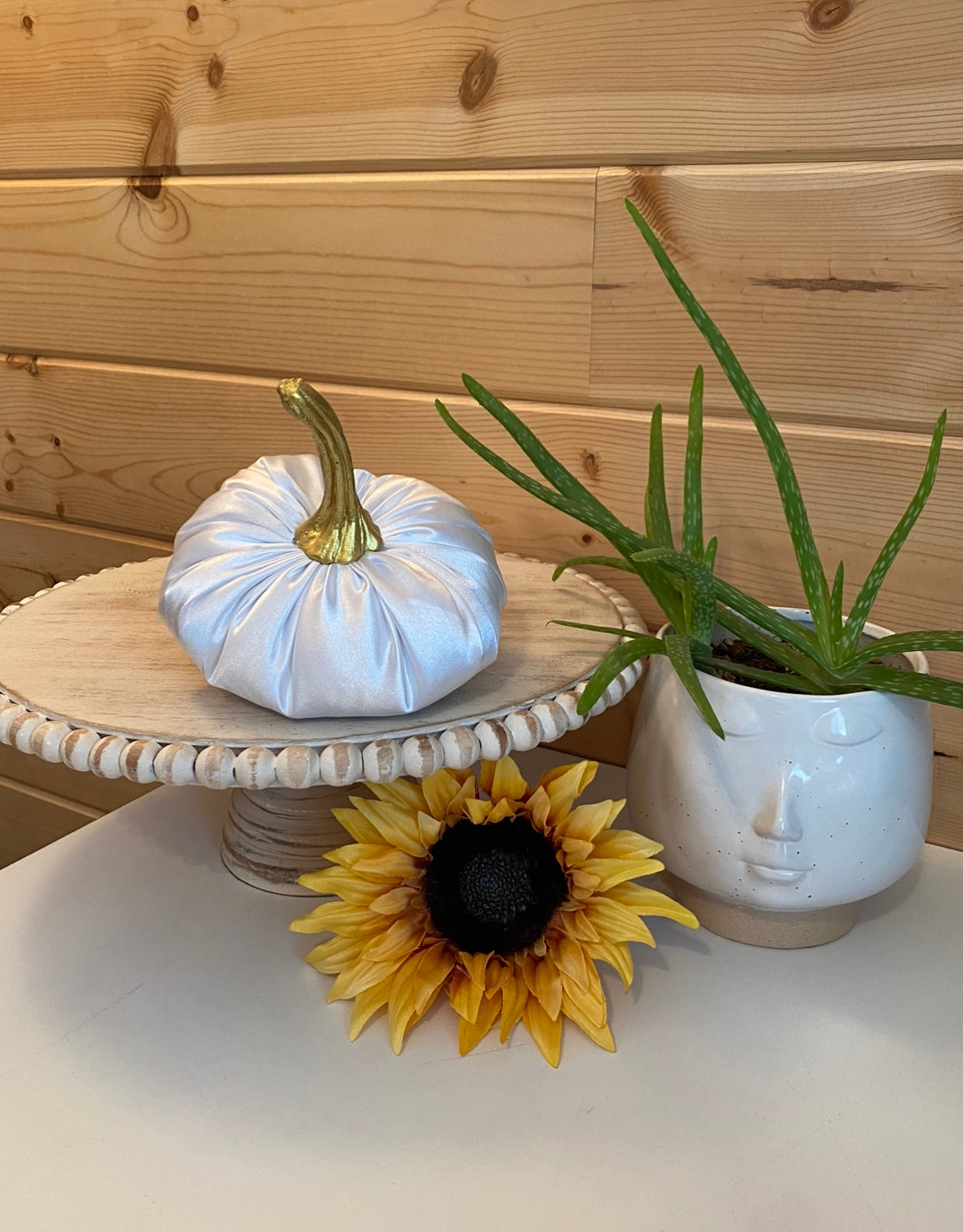 Pumpkin Medium Satin White